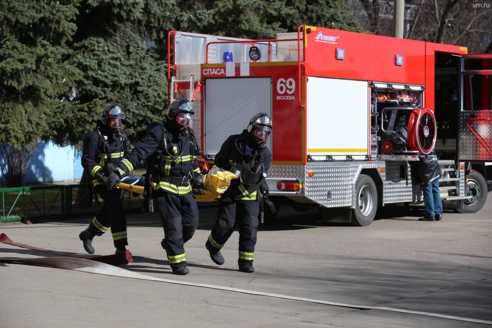 Пожарные ликвидировали возгорание в общежитии в ТиНАО