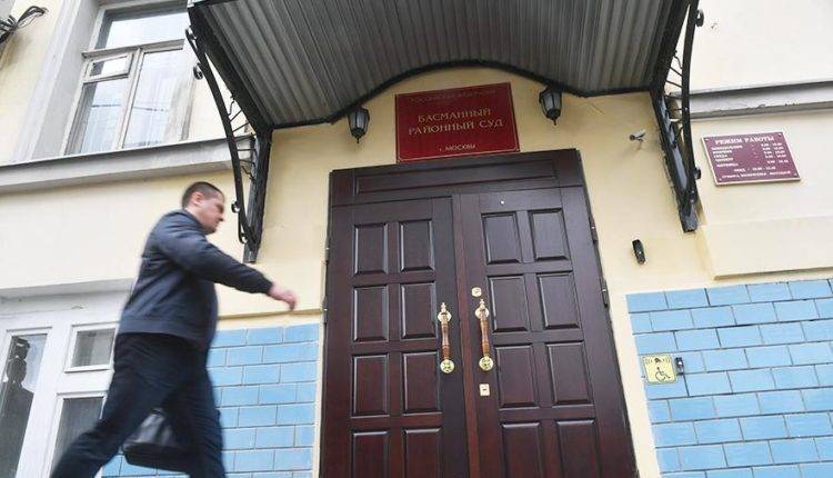 Суд закрыл заседание по вопросу ареста обвиняемого в угрозах Криворучко