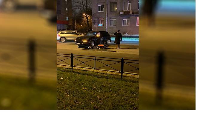 На Варшавской улице "Порше" сбил мотоциклиста