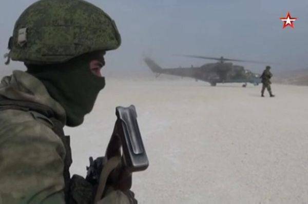 Тренажёрный зал и сносная ВПП: российские военные заняли базу США в Сирии