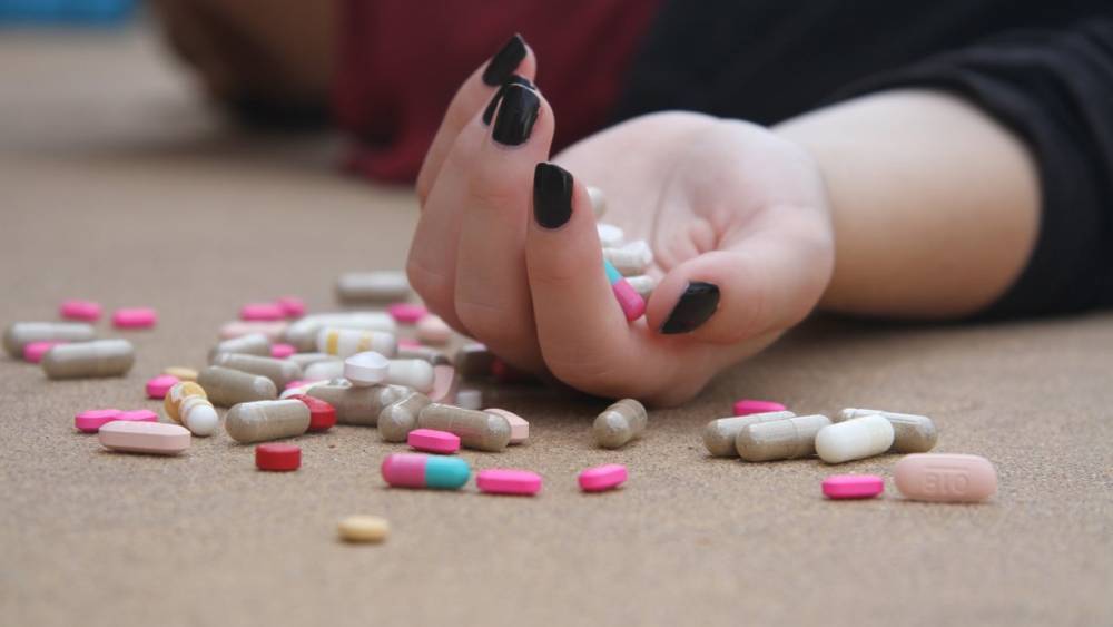 15-летняя петербурженка отравилась прописанными ей таблетками