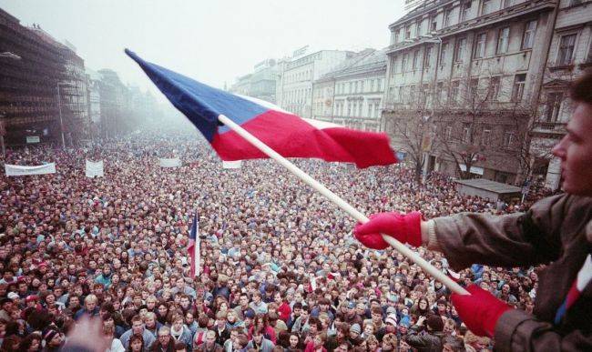 Тайны и закономерности «Бархатной революции» в Чехословакии