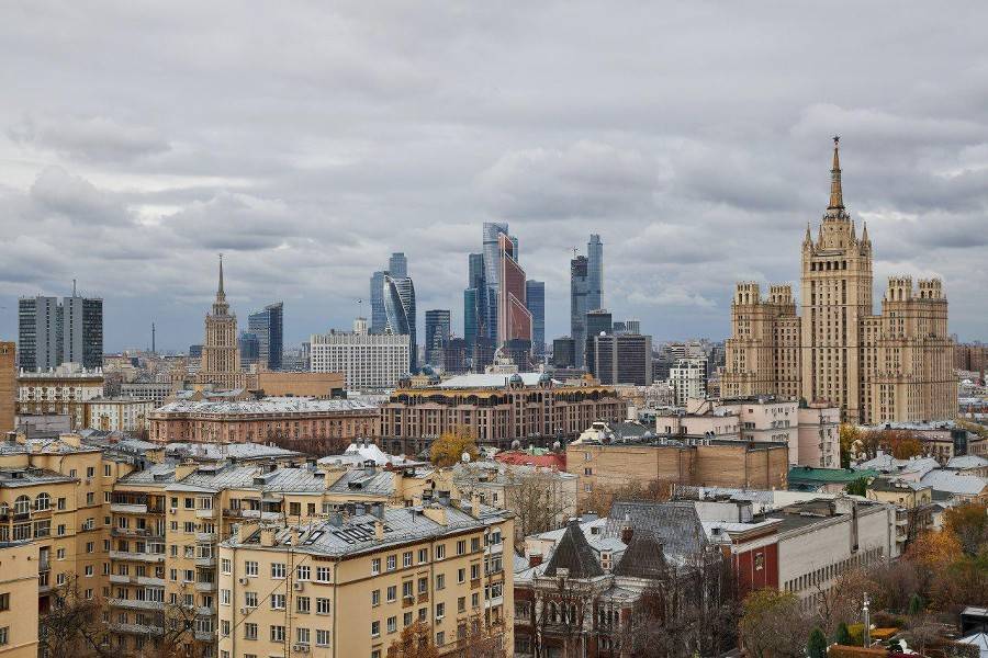 В "Москва-Сити" достроили первый небоскреб Neva Towers