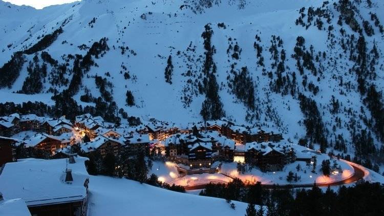 Около 300 тысяч домов во Франции остались без света из-за снегопада