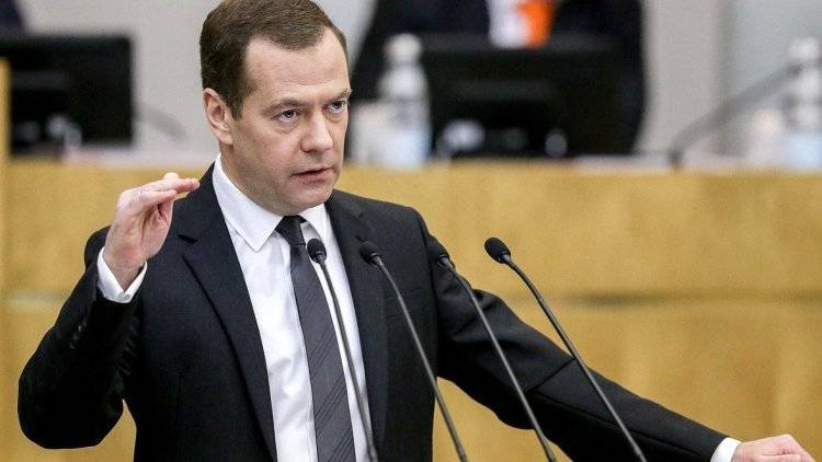 Медведев подписал правила предоставления субсидий по программе «Земский учитель»