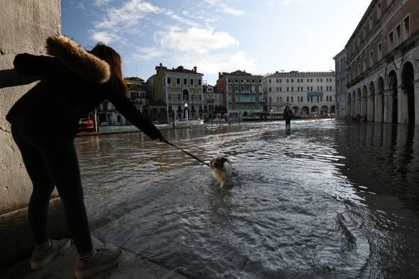 Власти Венеции предупредили о новом подъёме уровня воды