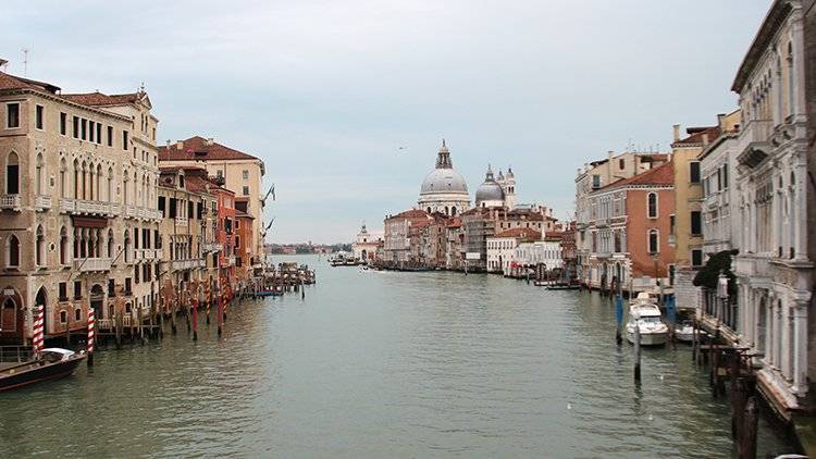 Власти Италии выделили 20 миллионов евро на помощь пострадавшим от наводнения в Венеции