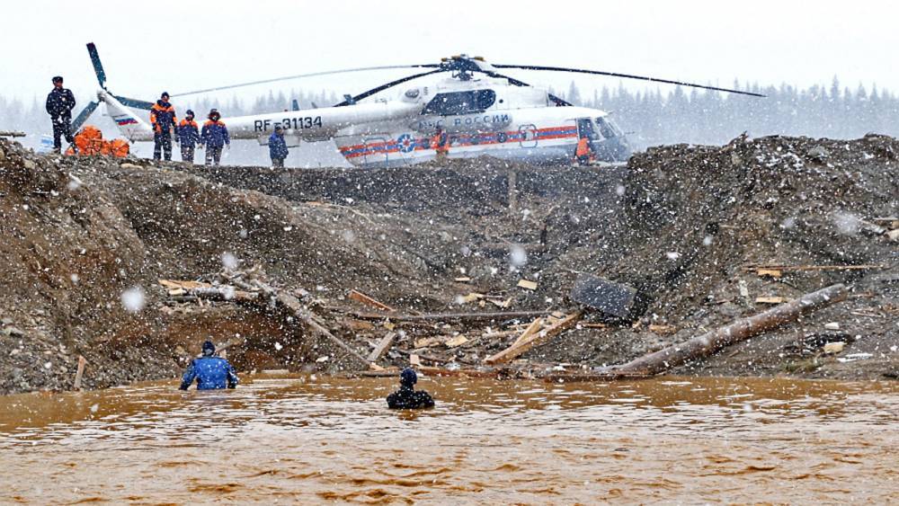 После прорыва дамбы в Красноярском крае завели дело о загрязнении реки. Ущерб реке оценили в 2 млн рублей