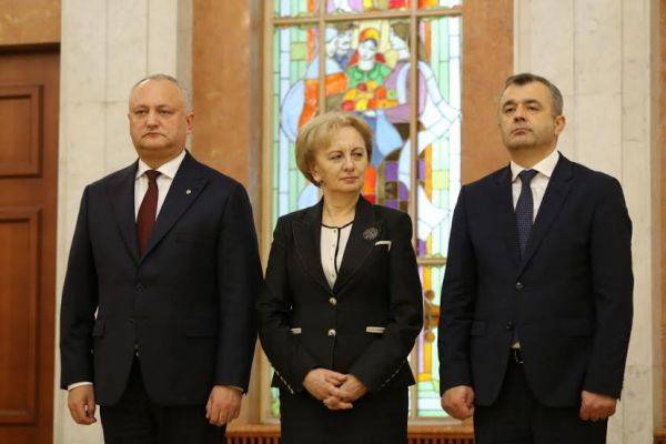 Президент Молдавии решил лично координировать правительство и парламент