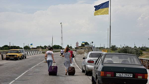 Украина открыла пункты пропуска на границе с Крымом