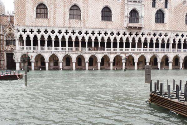 Генконсульство РФ в Милане заявило об отсутствии пострадавших при наводнении в Венеции
