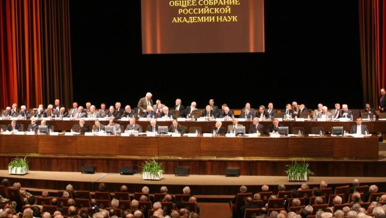 Российская академия наук единогласно осудила действия силовиков по делу ФИАНа