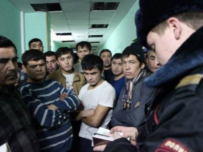 Десятки нелегалов привлечены к ответственности после рейда в Петербурге