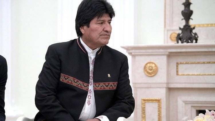 Временный президент Боливии пригрозила судом Моралесу