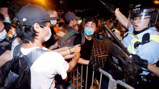 Киргизия вывозит своих студентов из охваченного беспорядками Гонконга
