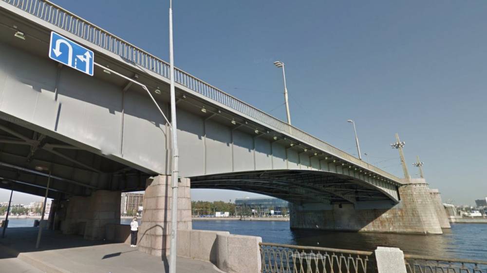 Разводку трех мостов в Санкт-Петербурге прекратили до весны