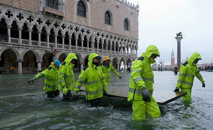 CNN (США): здание совета в Венеции затопило сразу после отказа от мер против изменения климата