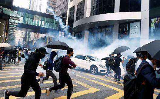 МИД Китая призвал Великобританию не вмешиваться в дела Гонконга