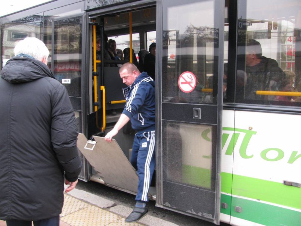 В Калининграде маломобильные граждане проверили общественный транспорт