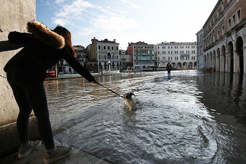 "Венеция разрушена": власти в ужасе от последствий наводнения