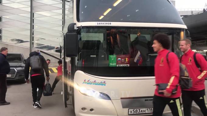 Видео: сборная Бельгии по футболу прибыла в Петербург