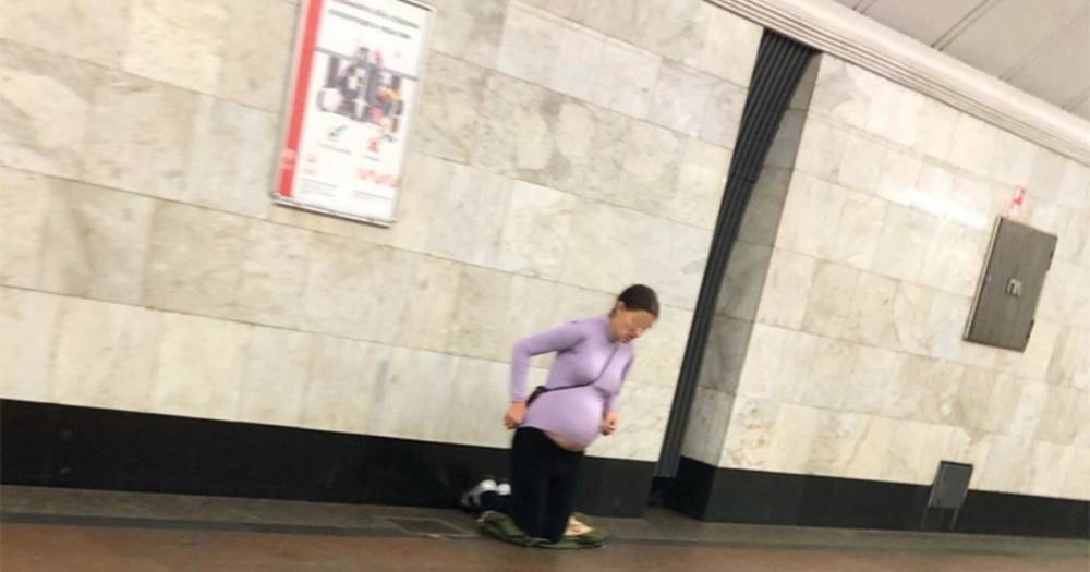 В московском метро нашли «беременную» круглый год девушку