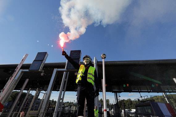 Власти Франции оценили ущерб от протестов «желтых жилетов» в 2,5 млрд евро