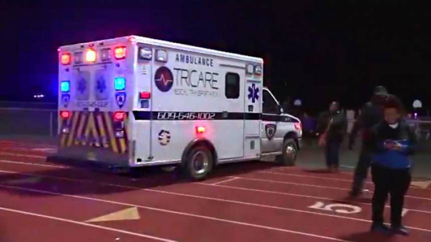 Видео: Два человека пострадали во время стрельбы на школьном футбольном матче в США