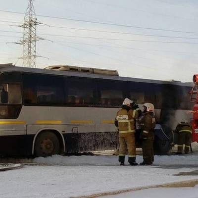 В Алтайском крае во время движения загорелся рейсовый автобус