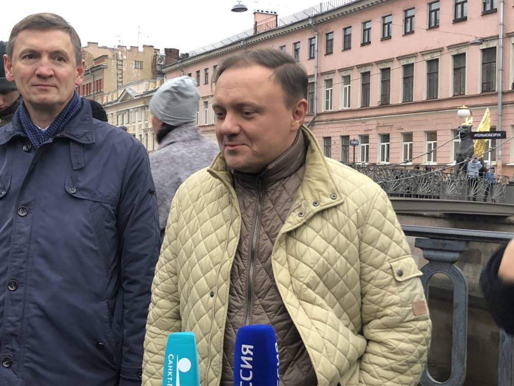 Председатель КГИОП Макаров назвал катастрофой отношение к грифонам на Банковском мосту