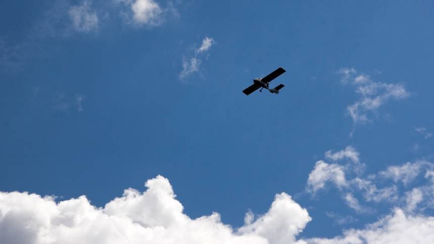 Видео жесткого тарана частным самолетом забора в Ленобласти