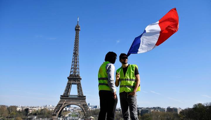"Желтым жилетам" запретили митинговать в Париже