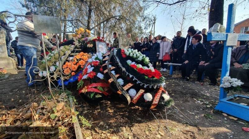 Мать убитой аспирантки Соколова увезли в больницу прямо с похорон