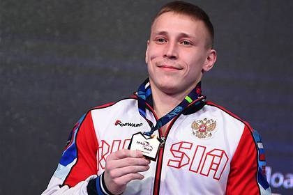 Российский гимнаст-чемпион сломал ногу