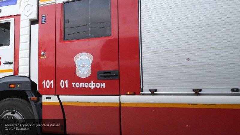 Крупный пожар охватил кровлю сервисного центра под Рязанью
