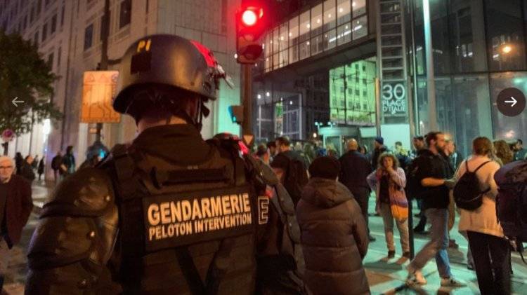 Полиция задержала на протестах «желтых жилетов» в Париже более 100 человек