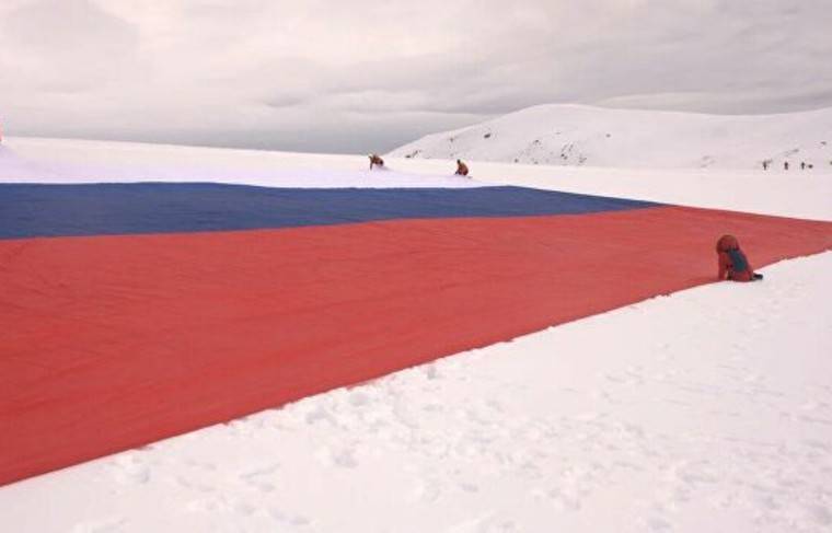 Российский флаг-рекордсмен развернули в Антарктиде