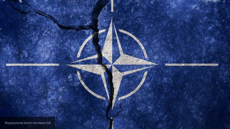 НАТО предложили пересмотреть политику из-за "гибридных угроз России"