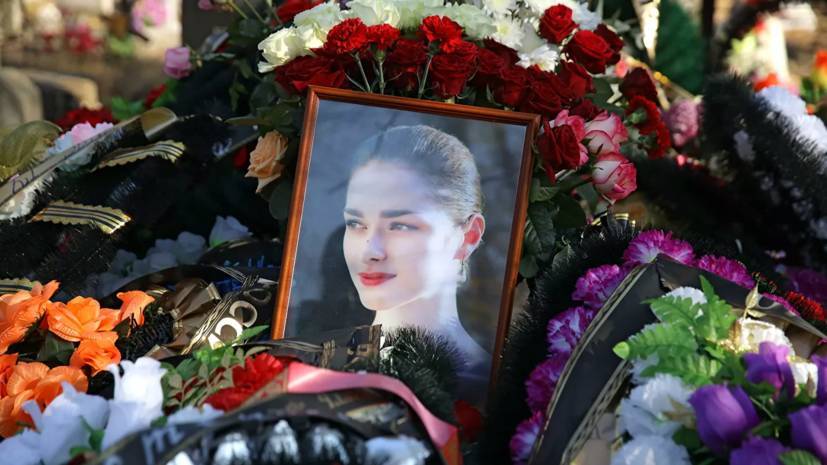 Мать убитой Соколовым аспирантки увезли в больницу с похорон дочери