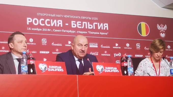 Главный тренер сборной России по футболу прокомментировал поражение своей команды