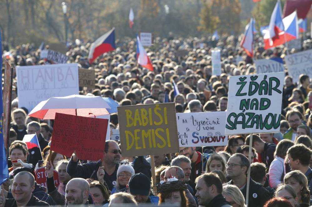 В Праге около 250 тысяч человек вышли на акцию против премьера Чехии