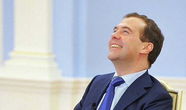 Медведев признался, что в детстве пел в хоре, «но вовремя ушел»