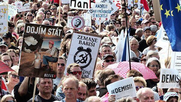 В Праге митингующие выдвинули ультиматум премьеру