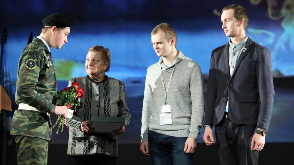 На закрытии «Вахты памяти» в Архангельске родственникам отдали личные вещи погибших бойцов