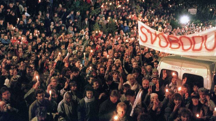 Образцово-показательная революция: 30 лет событиям в Чехословакии