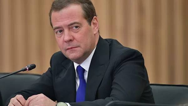 Медведев посетил спектакль Академии Михалкова на сцене БДТ