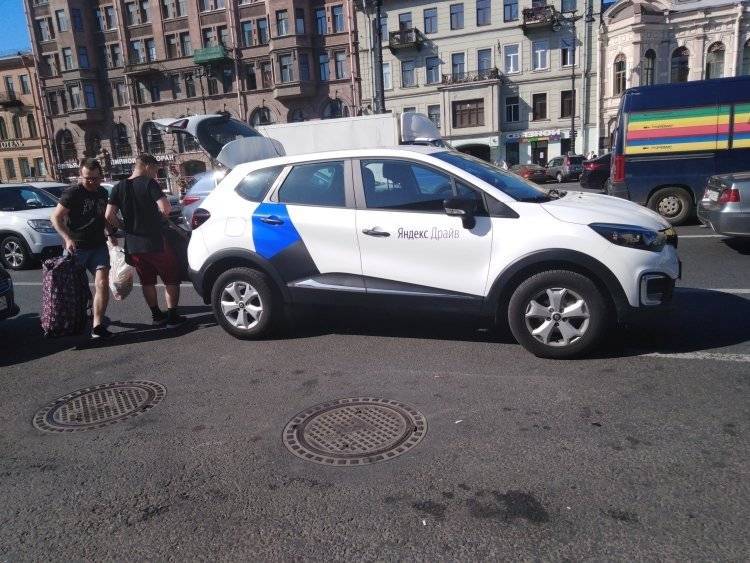 Угонщик каршерингового BMW устроил погоню со стрельбой в Петербурге