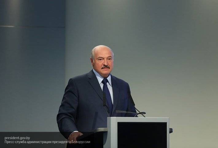 Лукашенко назвал глупостью возможное изменение конституции страны к выборам президента