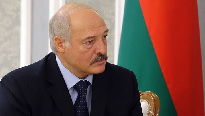Лукашенко пообещал не держаться за кресло "посиневшими пальцами"