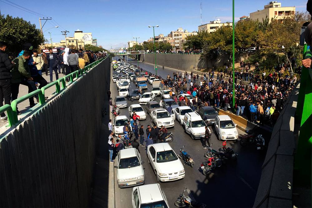 В Иране на фоне протестов отключили доступ к интернету и мобильную связь